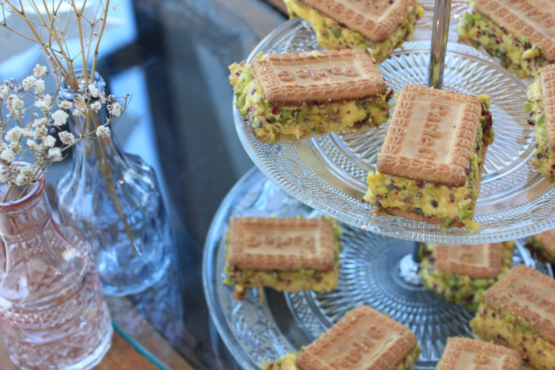 Pistachio desserts on the serving stand